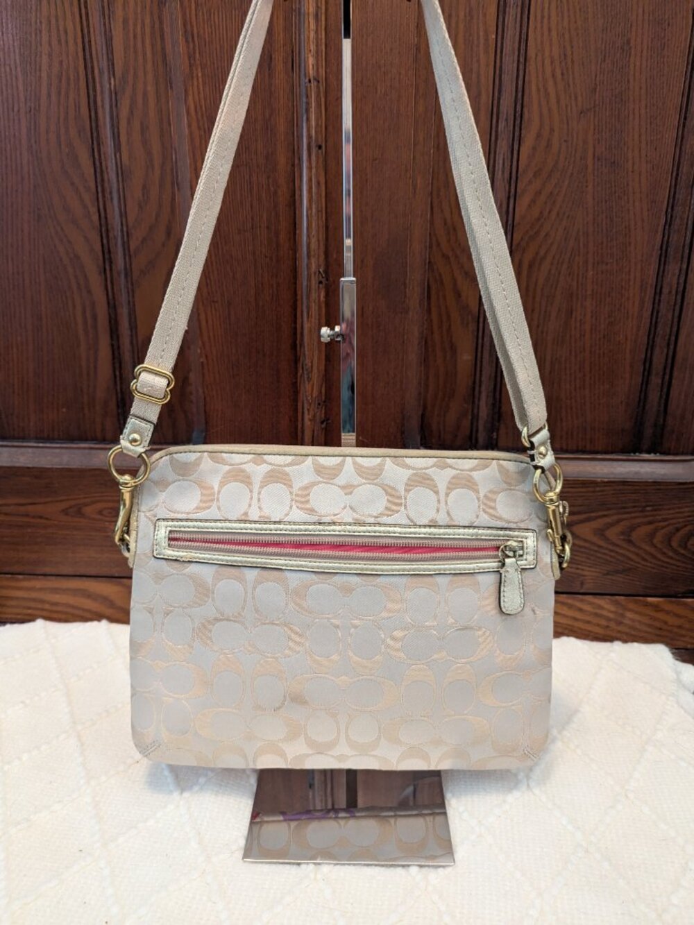 Coach Daisy Appliqué iPad / Tablet Crossbody Case - Picture 3 of 10